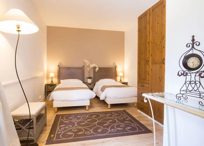 Hotel Logis Le Petit Casset 3*
