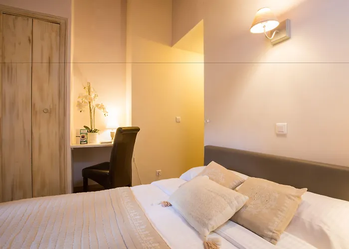 Logis Le Petit Casset 3* La Boisse