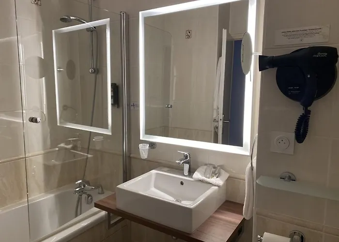 Hotel Logis Le Petit Casset La Boisse