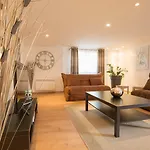 Logis Le Petit Casset Hotel