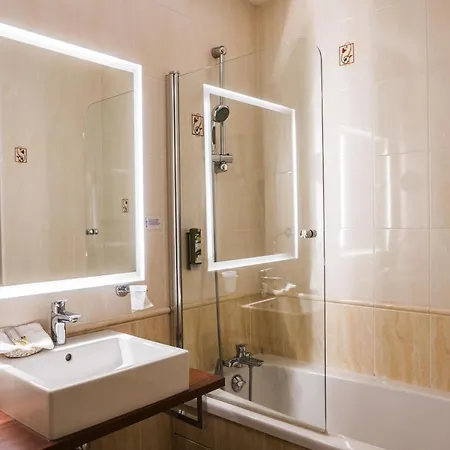 Logis Le Petit Casset Hotel 3*