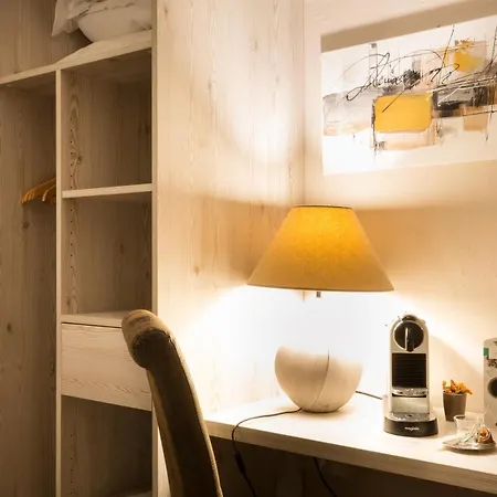 Logis Le Petit Casset Hotel