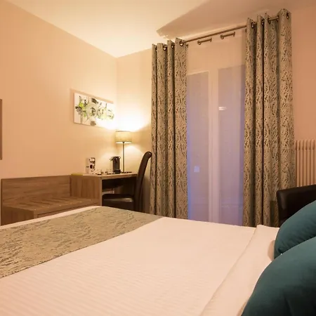 Hotel Logis Le Petit Casset 3*