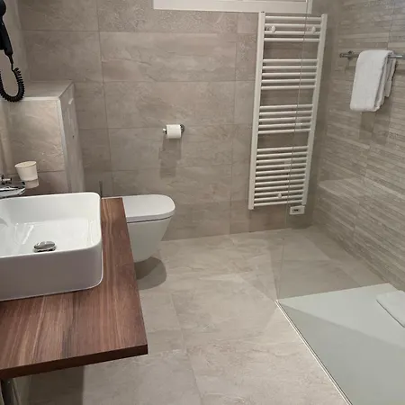 Logis Le Petit Casset Hotel 3*