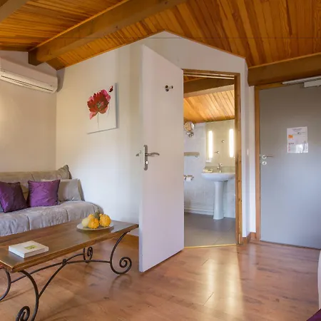 Logis Le Petit Casset Hotel La Boisse
