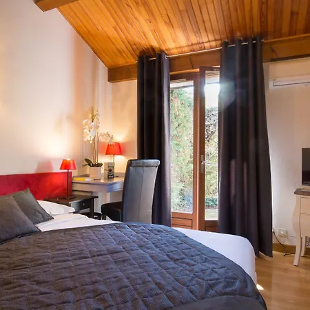 Hotel Logis Le Petit Casset 3*