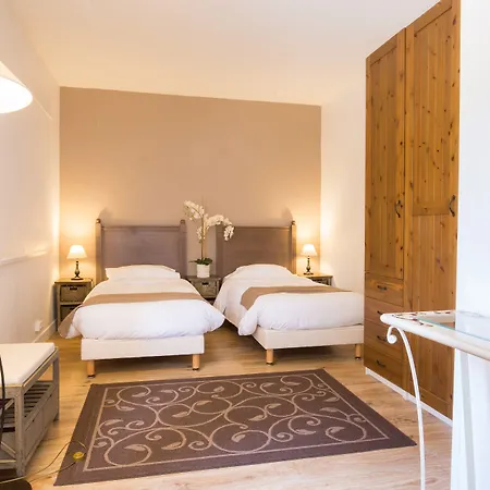 Hotel Logis Le Petit Casset 3*