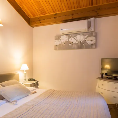 Hotel Logis Le Petit Casset La Boisse