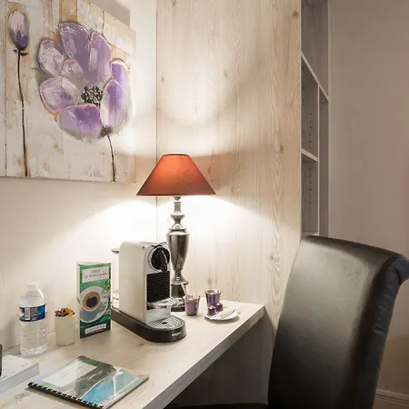 Logis Le Petit Casset Hotel 3*