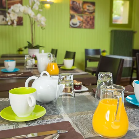 Logis Le Petit Casset Hotel