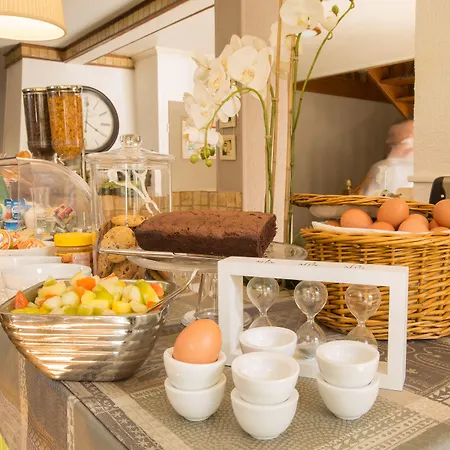 Logis Le Petit Casset Hotel 3*