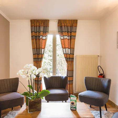 Logis Le Petit Casset Hotel