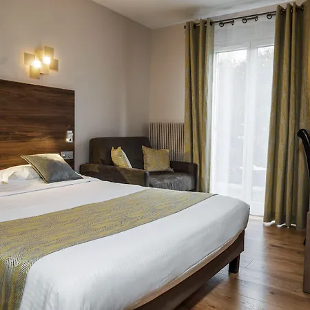 Logis Le Petit Casset Hotel