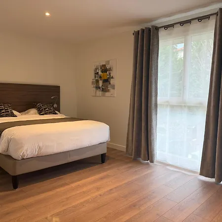 Logis Le Petit Casset Hotel