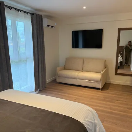 Hotel Logis Le Petit Casset La Boisse