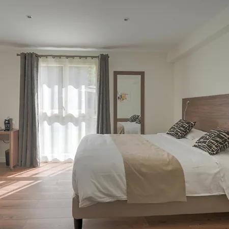 Logis Le Petit Casset Hotel 3*