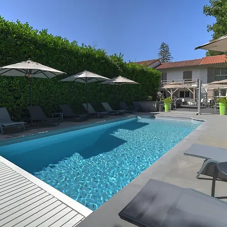 Logis Le Petit Casset Hotel 3*