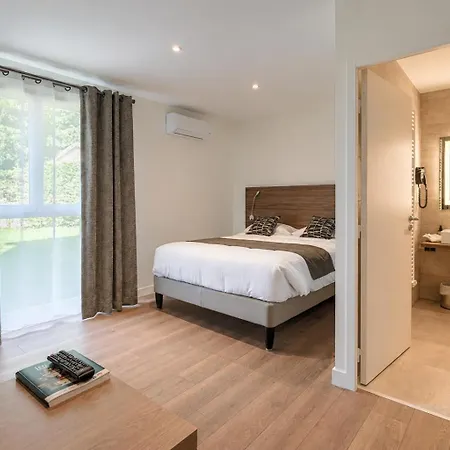 Hotel Logis Le Petit Casset La Boisse