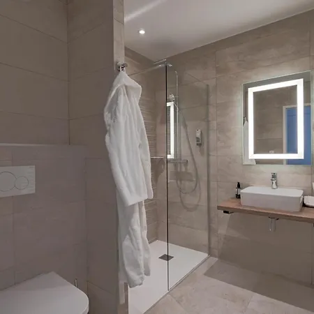 Logis Le Petit Casset Hotel