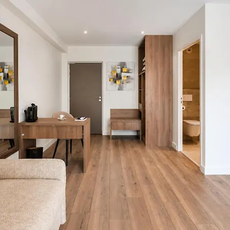 Logis Le Petit Casset فندق 3*