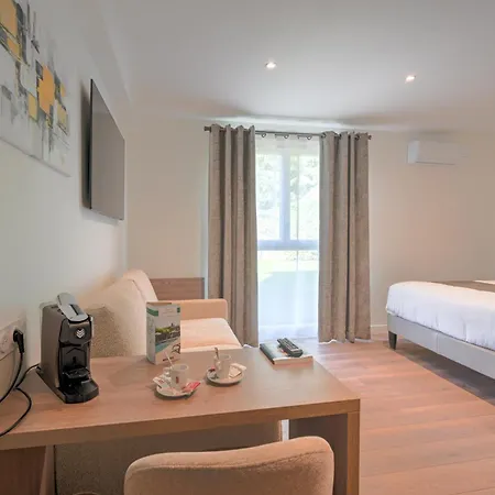Hotel Logis Le Petit Casset 3*