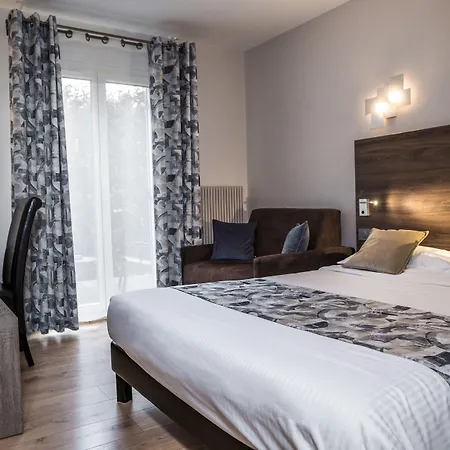 Hotel Logis Le Petit Casset 3*
