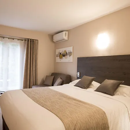 Hotel Logis Le Petit Casset 3*