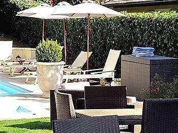Hotel Logis Le Petit Casset 3*