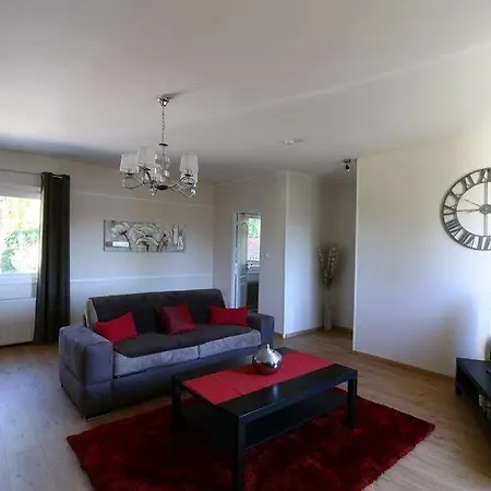 Logis Le Petit Casset 3* La Boisse