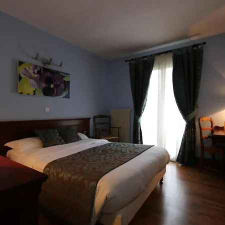 Logis Le Petit Casset Hotel 3*