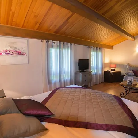 Logis Le Petit Casset Hotel La Boisse
