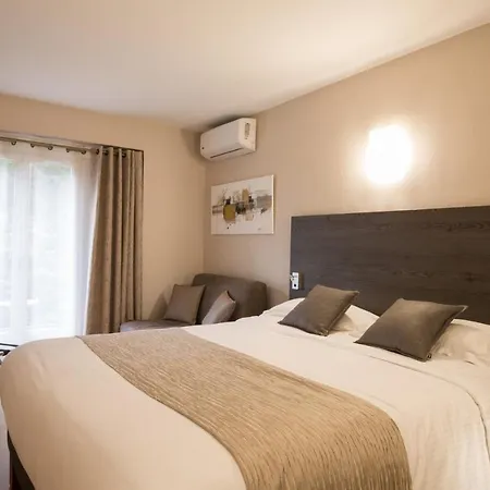 Logis Le Petit Casset Hotel 3*